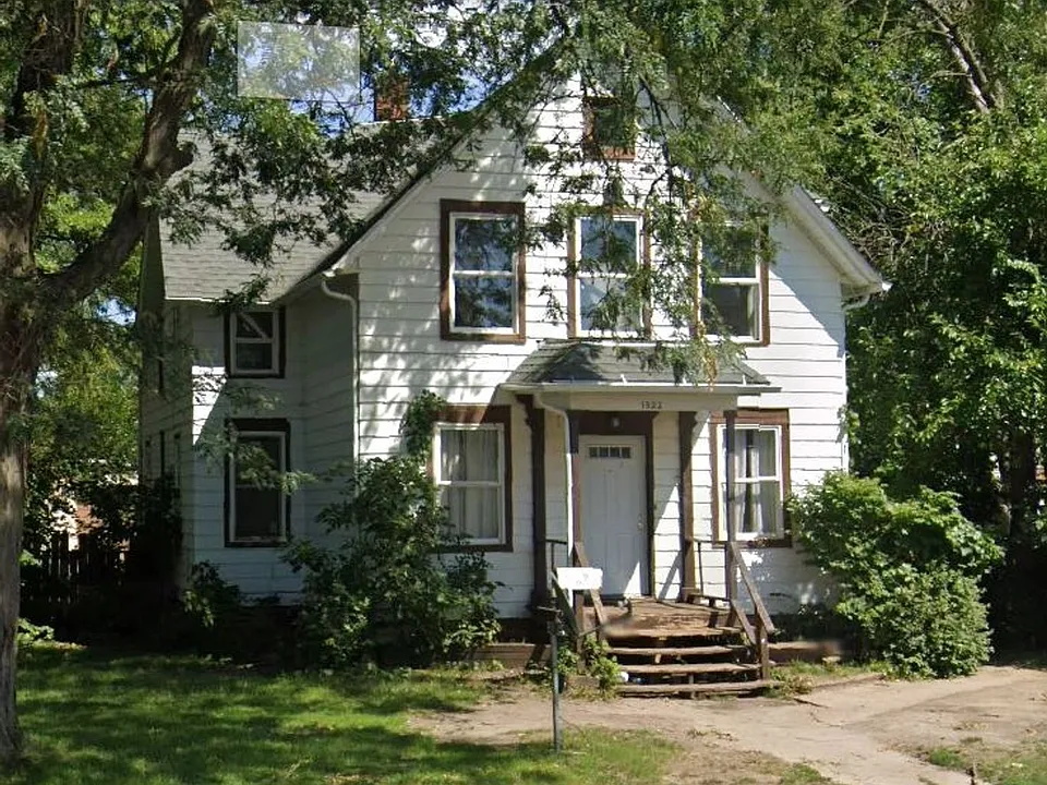 1322 S 6th St