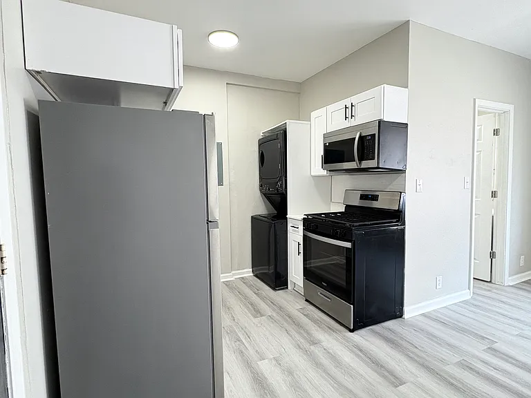 Meridian Living II — Photo 2