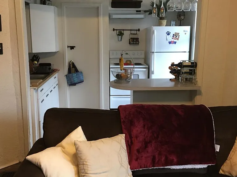 624 College St — Photo 11