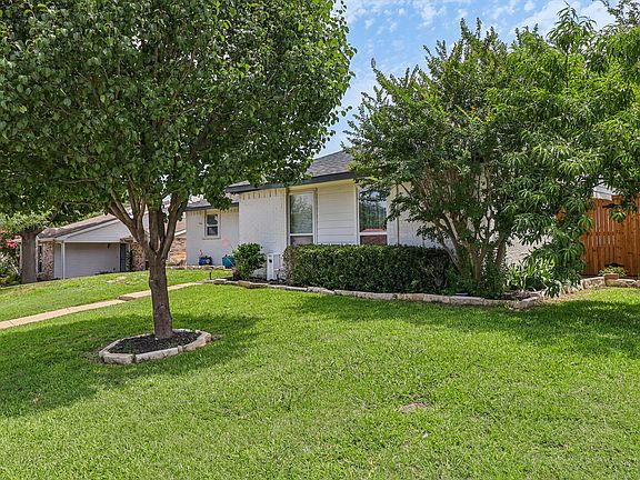 3rd image of 2622 Briar Hill Dr