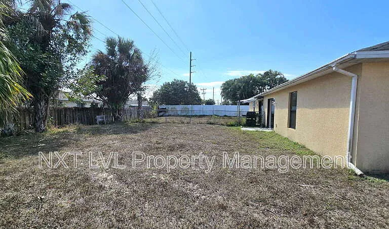 303 NE 24th Ave — Photo 15