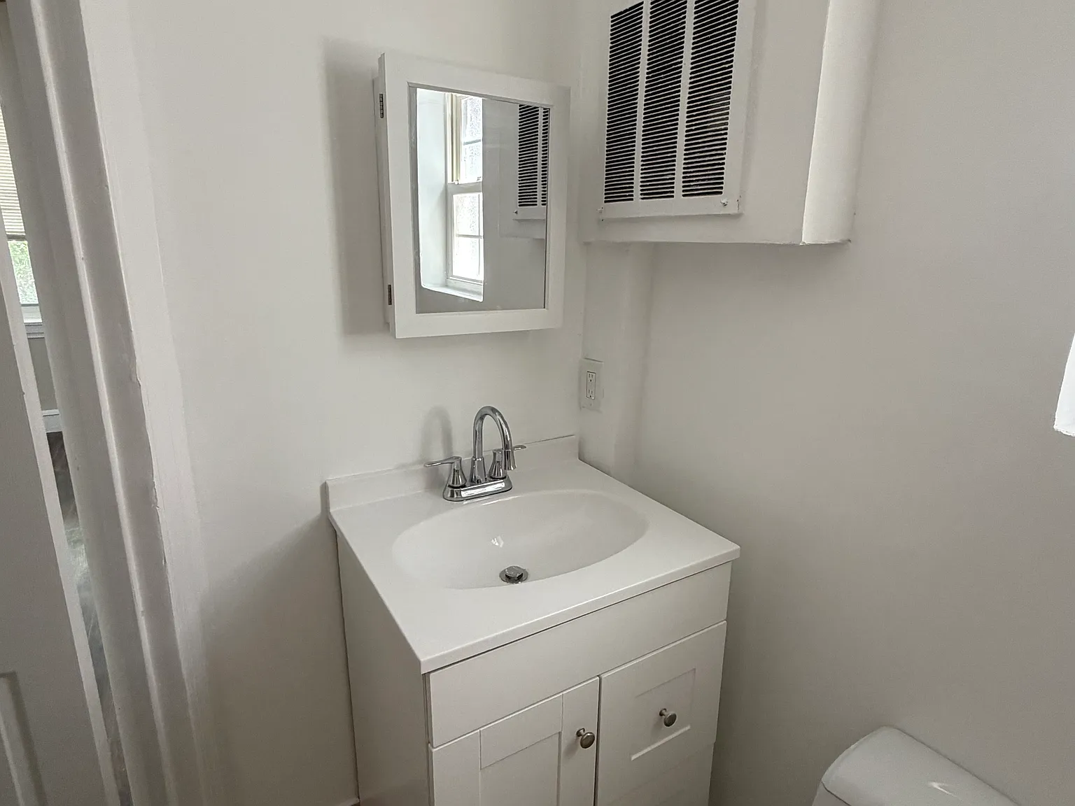 19 E Clapier St — Photo 4