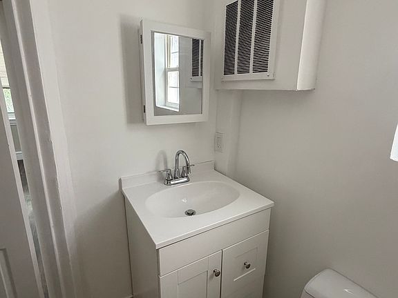 4th image of 19 E Clapier St Floor 1