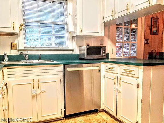 5th image of 508 W Barksdale Dr