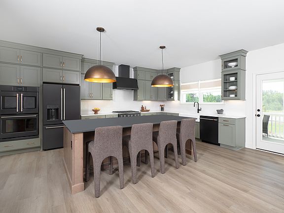 Crescent Mills - Caroline Interior Image 3