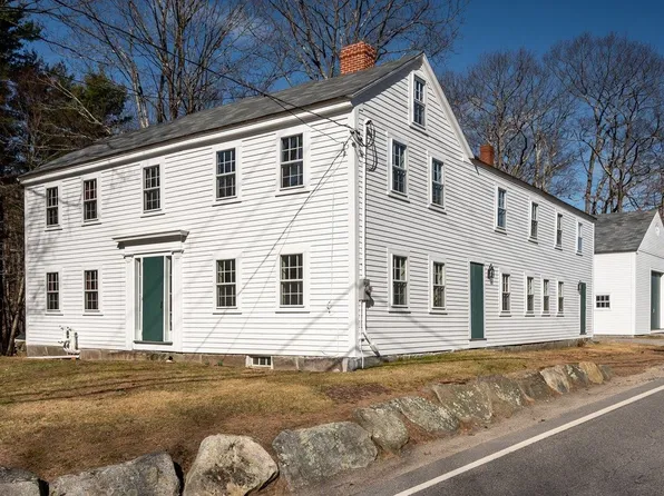 111 Amesbury Road, Kensington, NH 03833