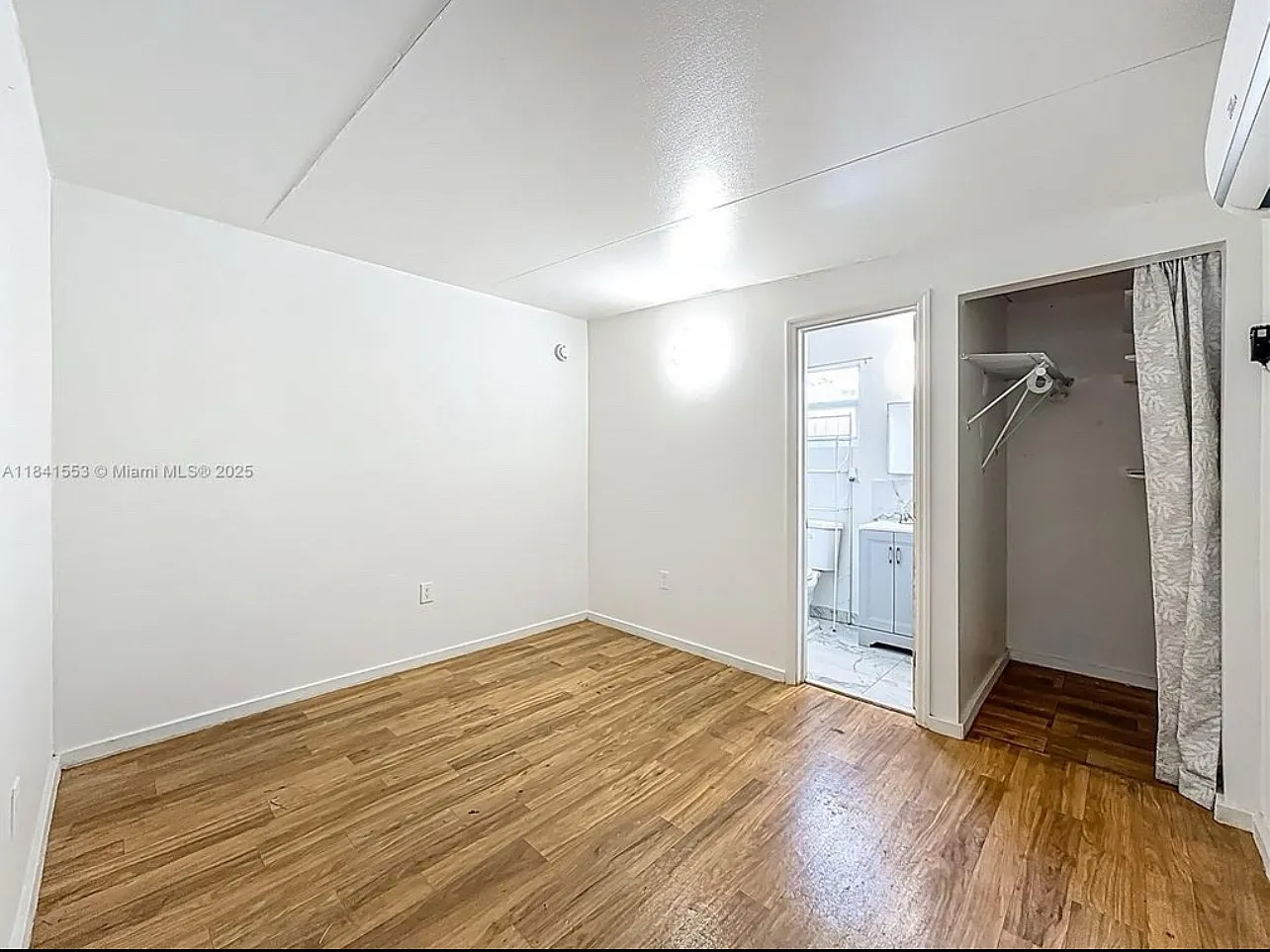 1 bed, $1,300 — Photo 2