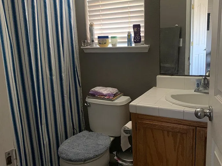 905 W Millbrook St — Photo 4