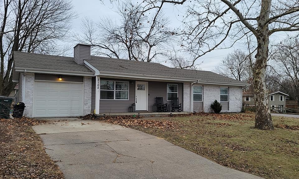 1st image of 2102 Oak Ln