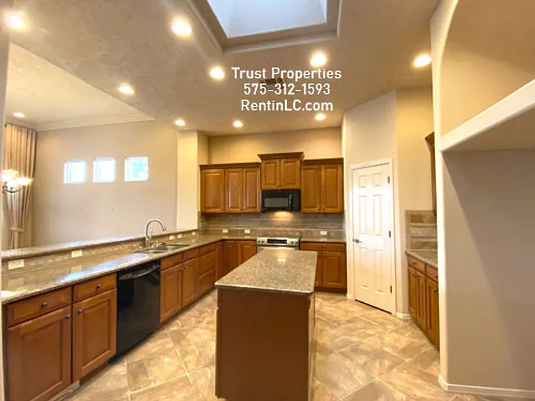1932 Lone Tree Ln — Photo 4