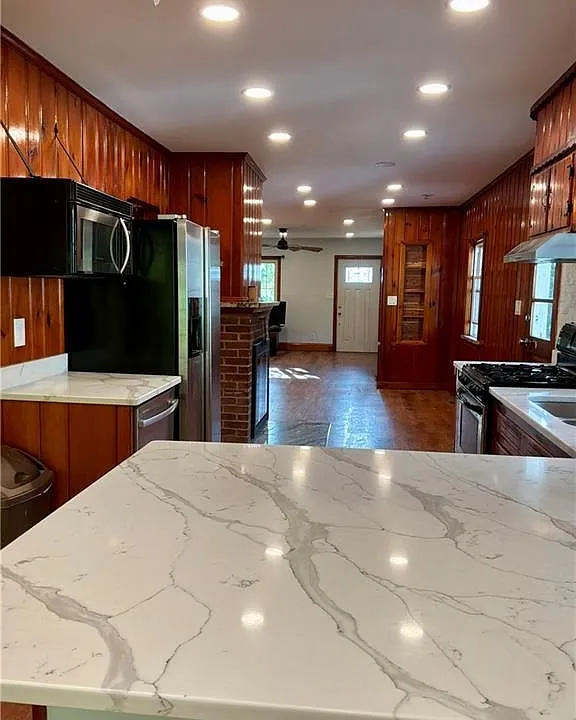 190 E Shore Dr