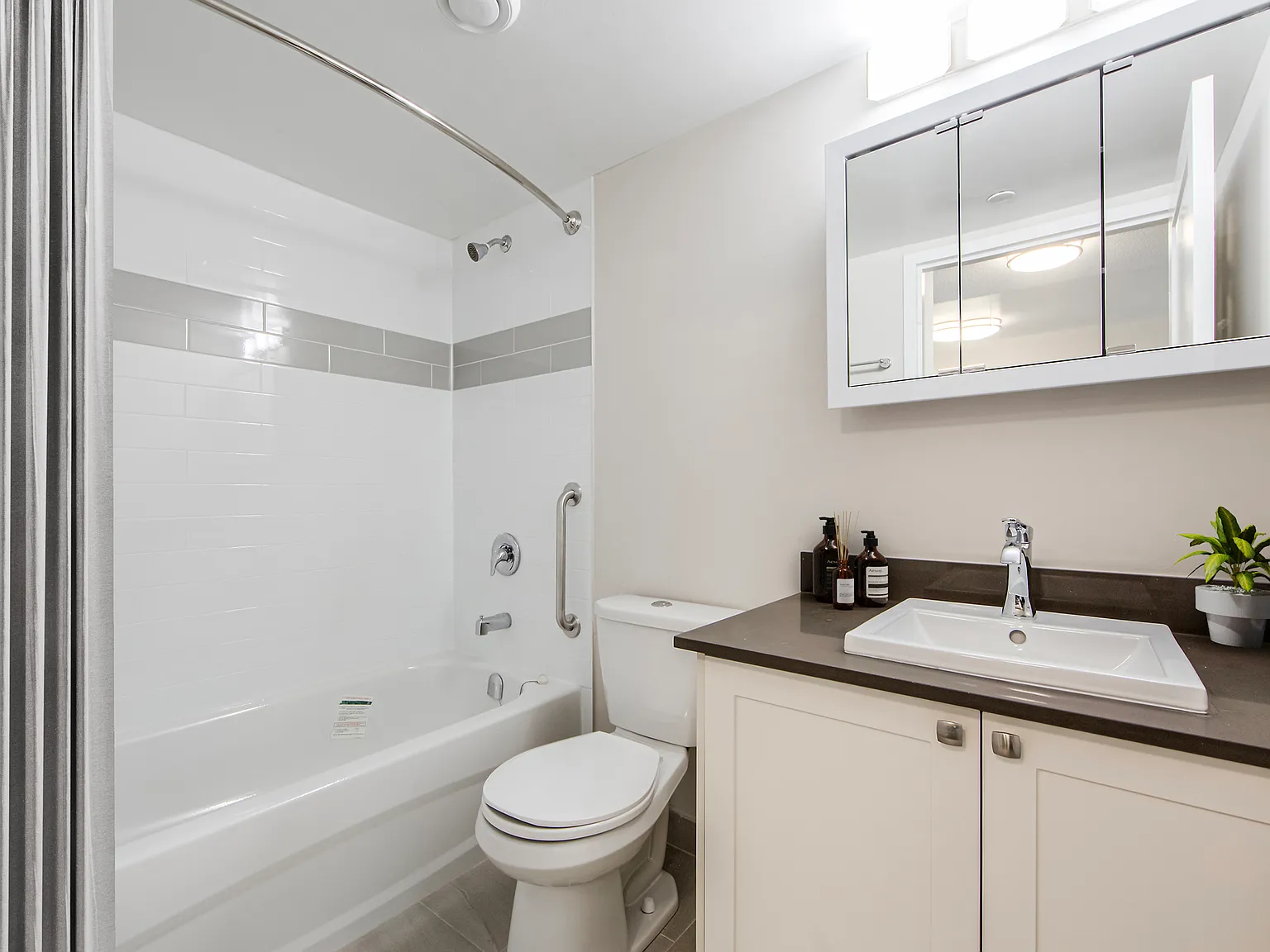 Forest Suites — Photo 4