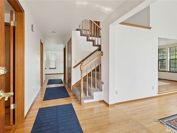 3rd image of 3041 28th Ave SE