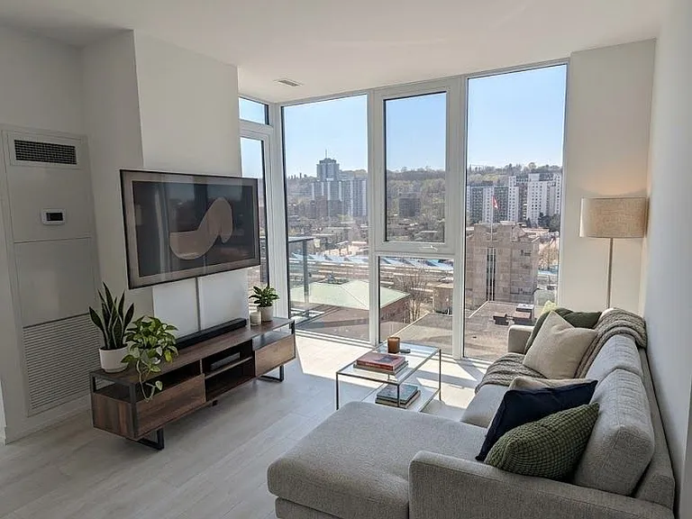 75 James St S #1014 — Photo 4