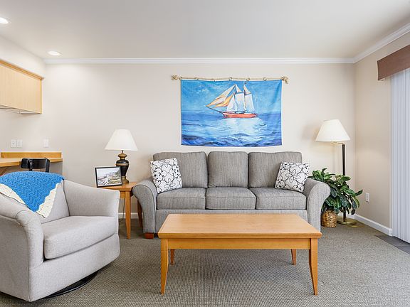 4th image of 890 SE Bay Blvd Unit 304