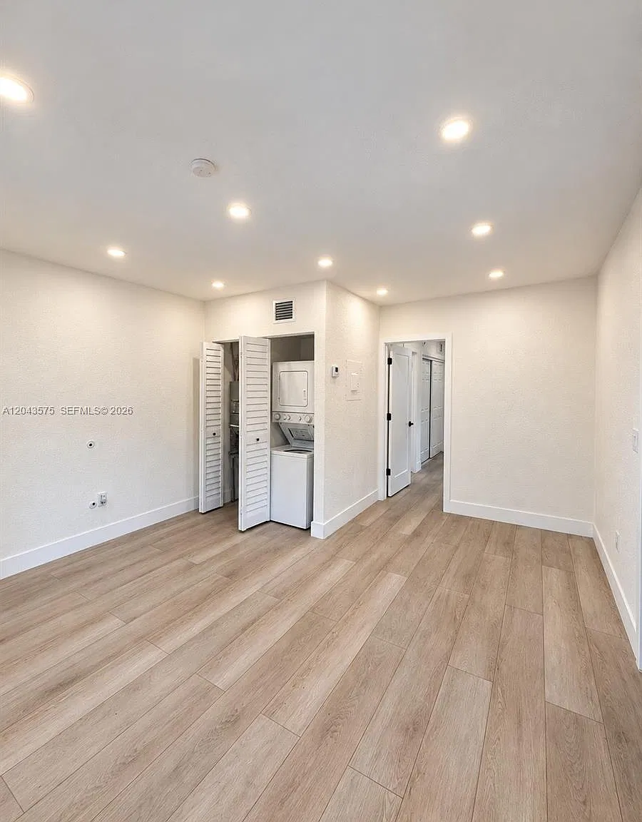 Sunshine Manor — Photo 4
