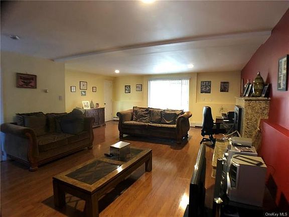 3rd image of 6 Beatrice Ln