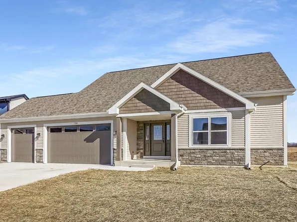 1364 Periwinkle PASS, Oconomowoc, WI 53066