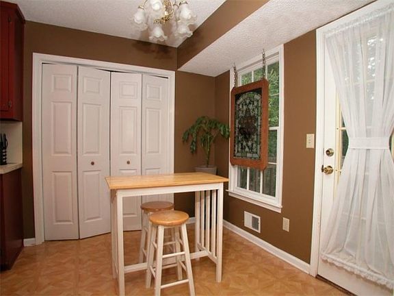 5th image of 3032 Morris Ln