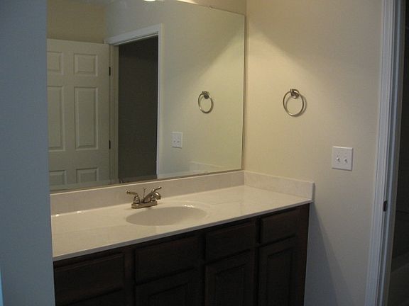 4th image of 4420 Jaybird Cir #101