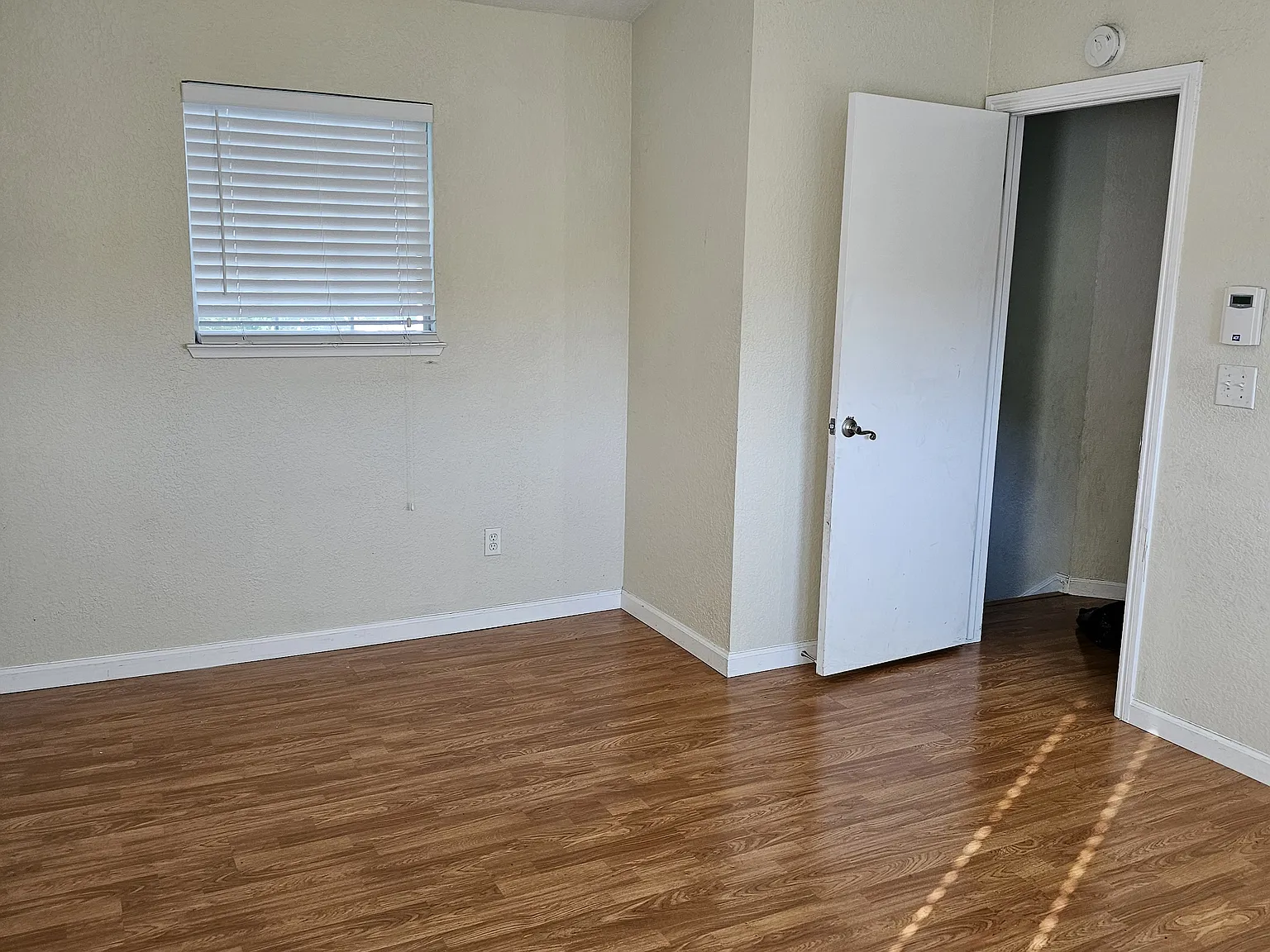 4 bed, 2.5 bath, 1600 sqft, $2,400 — Photo 3