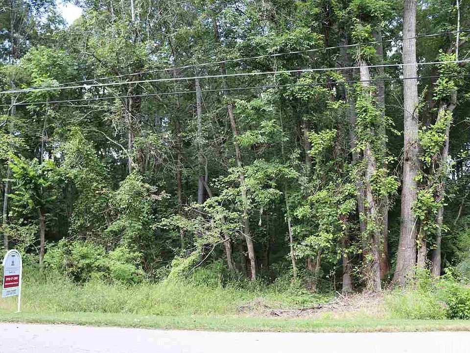 2nd image of 207 Twin Oaks Dr