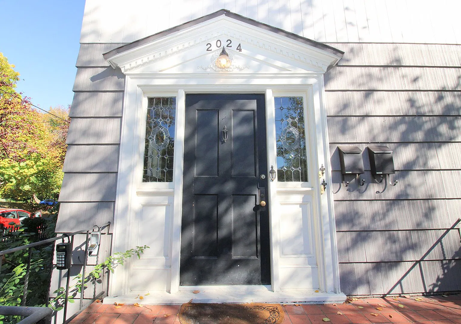 Historic Irvington Full Main Floor 2 Bed/1 Bath with 2 Decks Private Decks and Fireplace — Photo 3