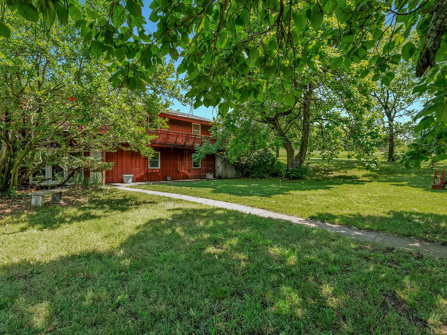 5 bed, 2856 sqft, $2,500 — Photo 2