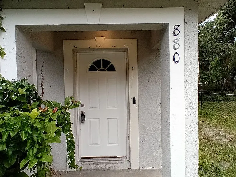 880 E Columbia Ave — Photo 2