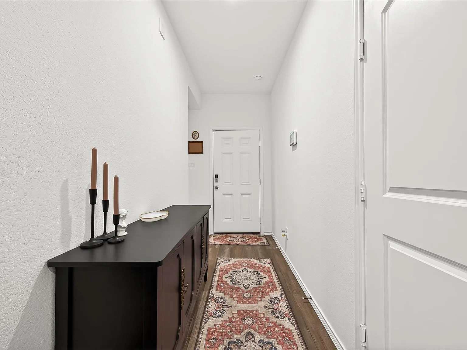 3 bed, 2.0 bath, 1263 sqft, $2,000 — Photo 4