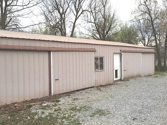 3rd image of 1530 Crestview Dr