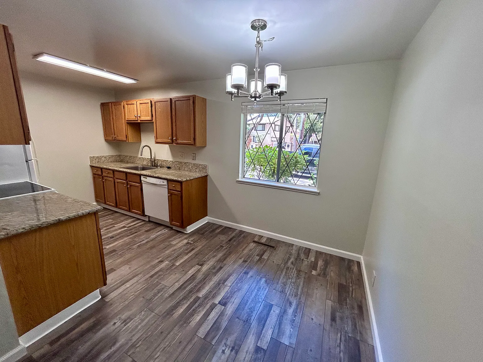 565 Matadero Ave — Photo 4
