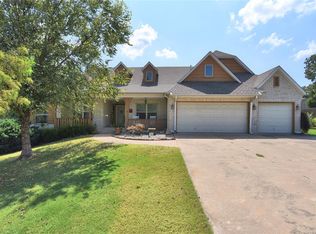 9390 Black Oak Ln, Sand Springs, OK 74063