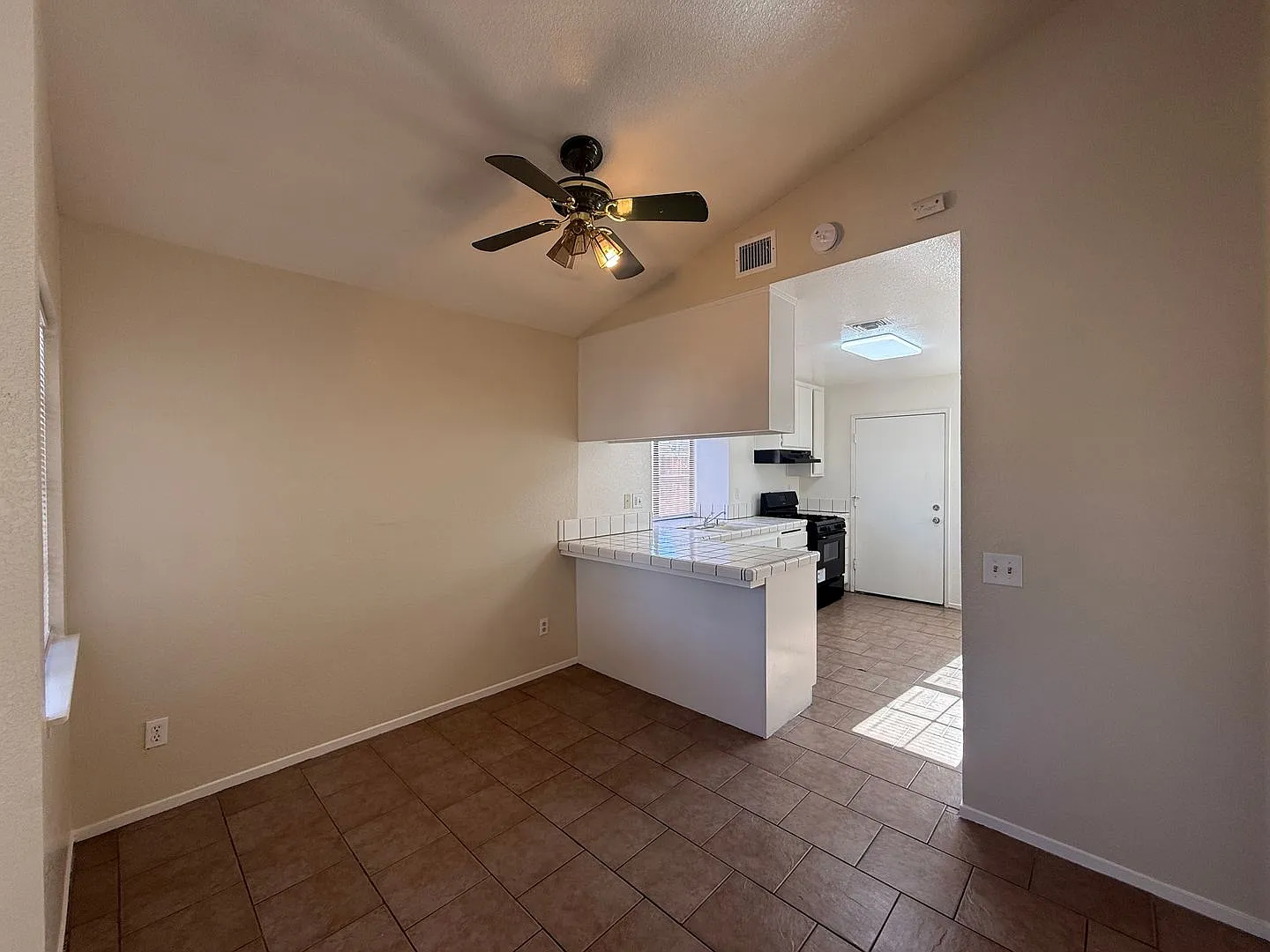 Lancaster 3 Bedroom - Available Now! — Photo 4
