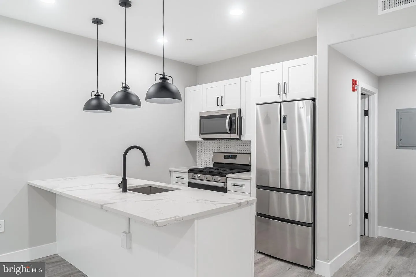 1 bed, 1.5 bath, 850 sqft, $2,250 — Photo 3