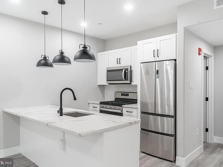 1715 Montrose St #2 — Photo 3