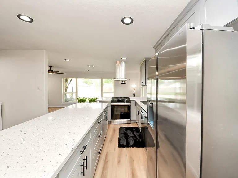 2407 Crestdale Dr — Photo 11