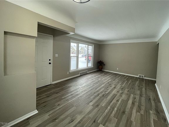 3rd image of 13909 Eastwood Blvd