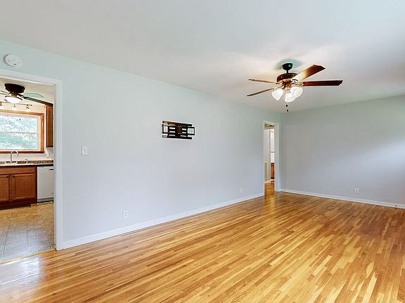 4th image of 405 Andrew Dr