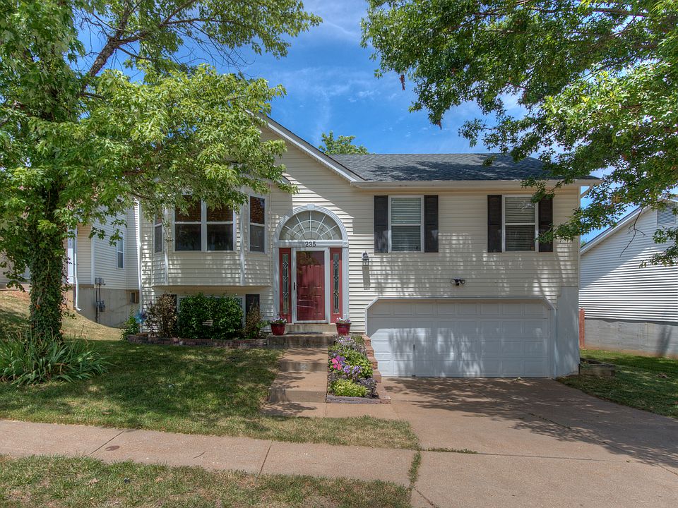 1st image of 235 Bracadale Ave
