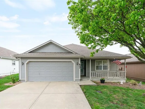 602 Sun Dr, Raymore, MO 64083