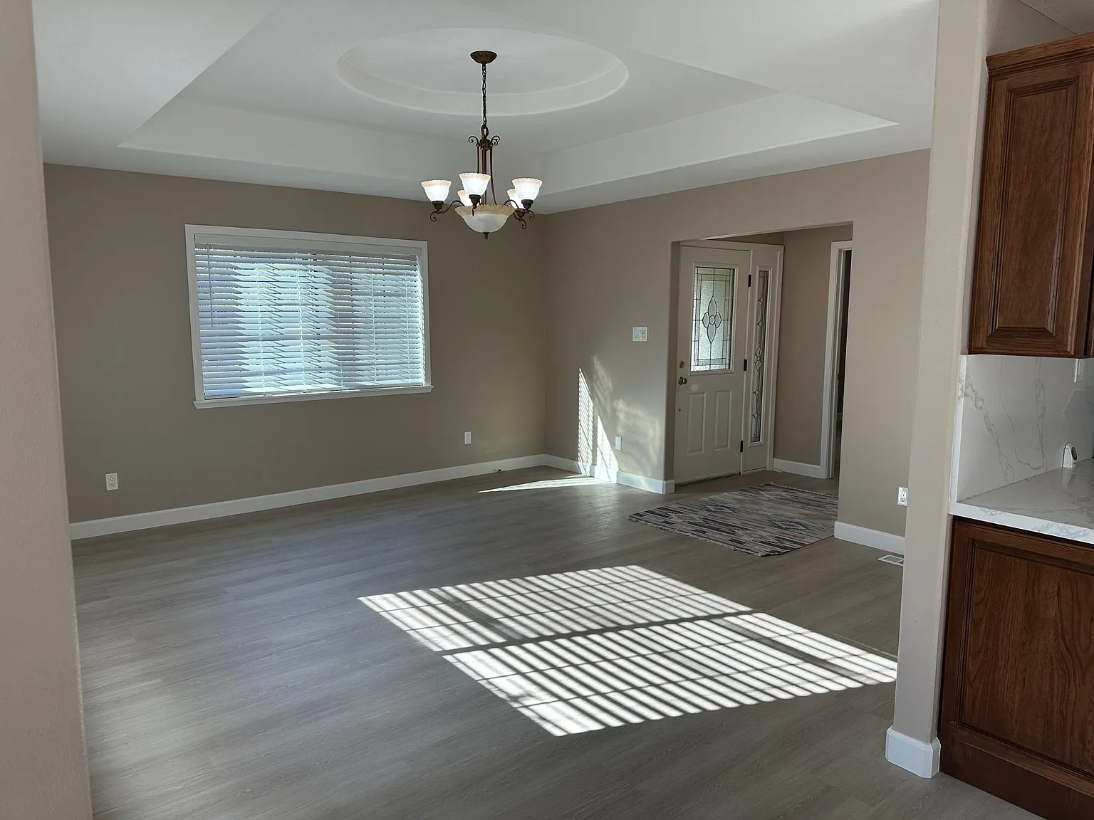 3 bed, 2025 sqft, $5,500 — Photo 3