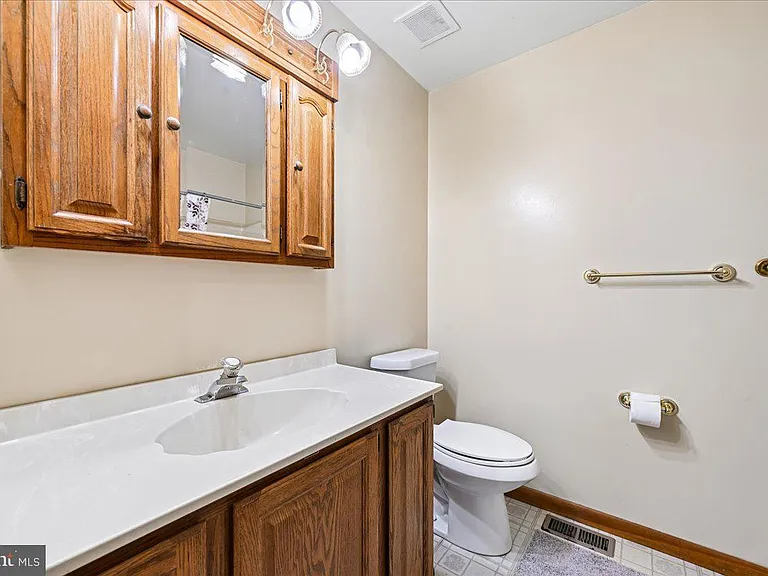 13245 Croom Rd — Photo 30