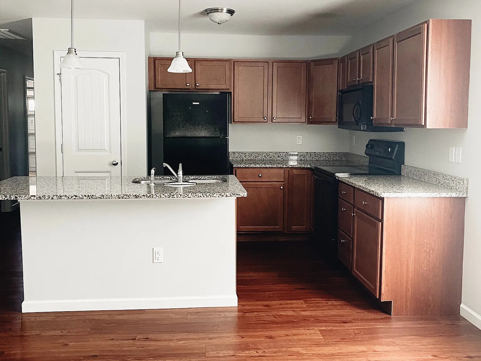 3 bed, 1236 sqft, $1,499 — Photo 3
