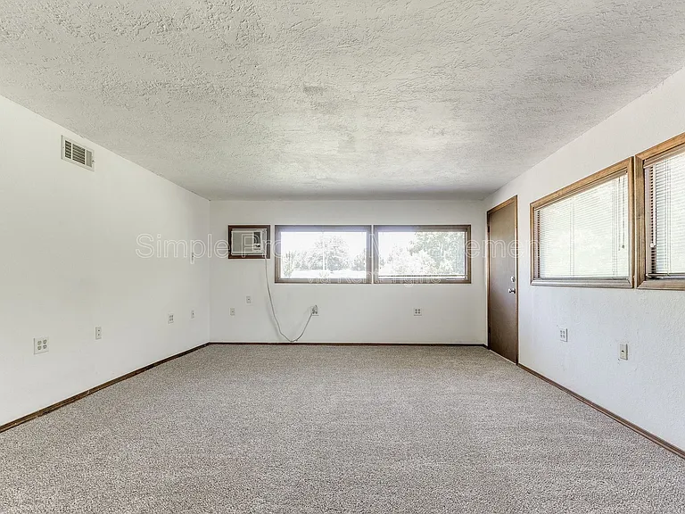 18916 Dave Dr — Photo 3
