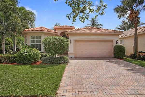 Home For Sale In Valencia Palms