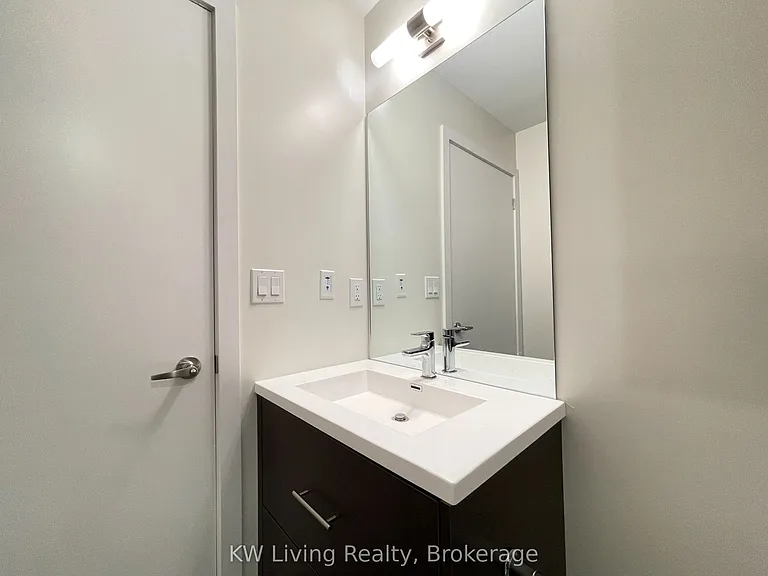 188 Fairview Mall Dr #816 — Photo 6