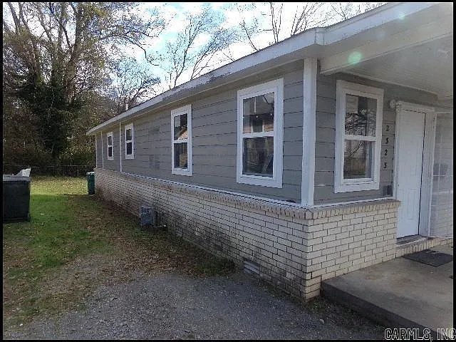 2323 S Spring St — Photo 12