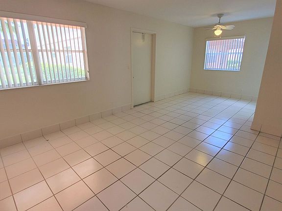 3rd image of 532 Saxony Dr #L