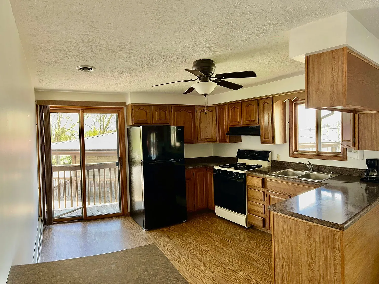 3 bed, 1000 sqft, $1,550 — Photo 4